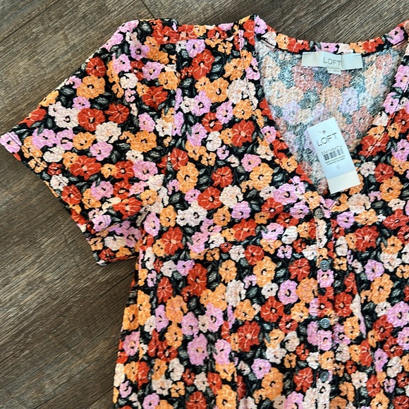 NWT Loft Floral Button-Down Top - Picture 5 of 11